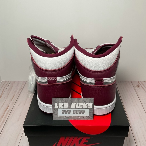 Air Jordan 1 Retro Bordeaux - Picture 3 of 5